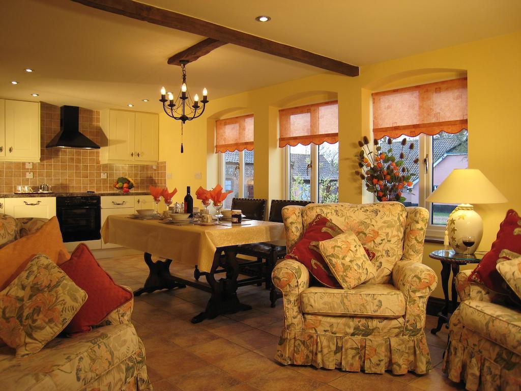 Colston Hall Cottages Framlingham Room photo