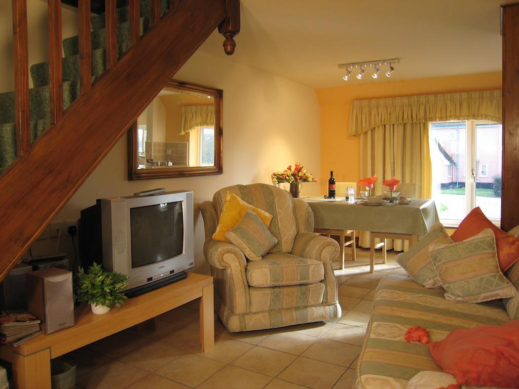 Colston Hall Cottages Framlingham Room photo