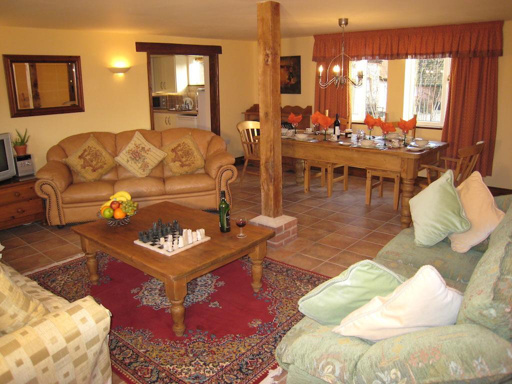 Colston Hall Cottages Framlingham Room photo